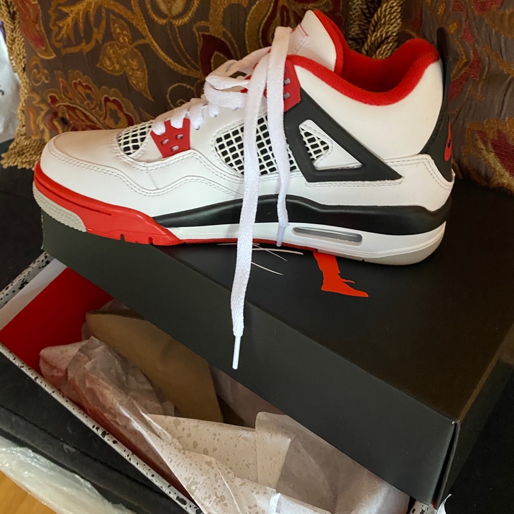 Air Jordan Fire Red 4s